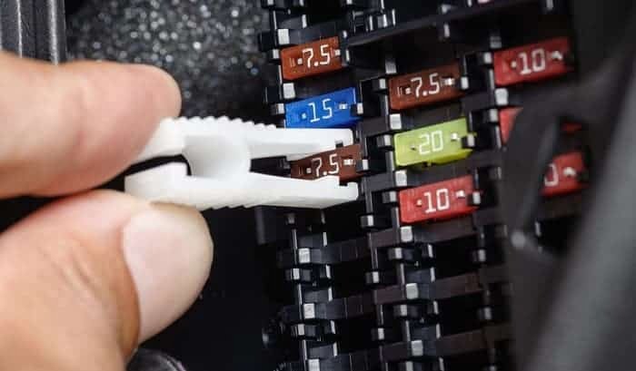 dyi – how to check car fuses?