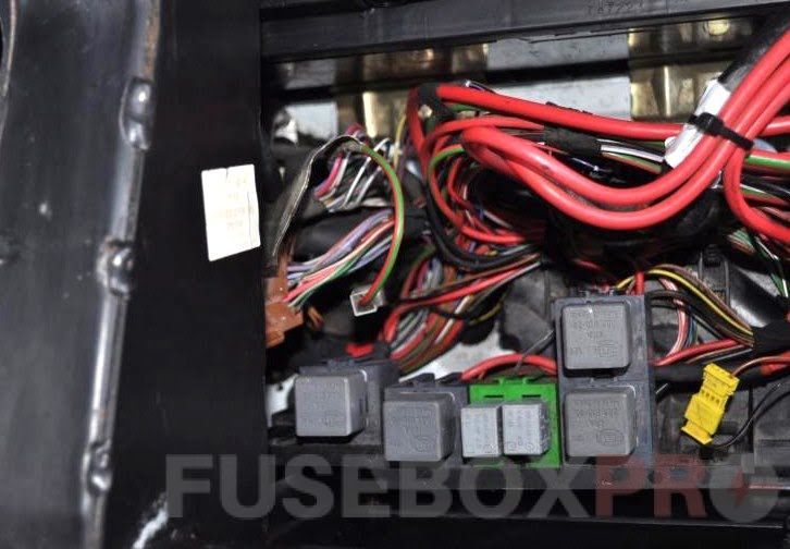 mercedes benz vito w638 relay box photo