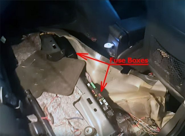 the location of the fuses in the passenger compartment: cadillac cts (2003, 2004, 2005, 2006, 2007)