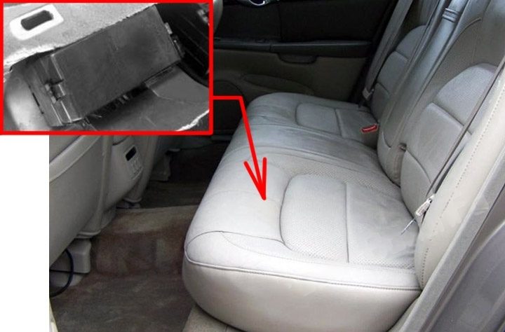 the location of the fuses in the passenger compartment: cadillac deville (2000-2005)
