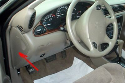the location of the fuses in the passenger compartment: chevrolet malibu (1997, 1998, 1999, 2000, 2001, 2002, 2003)