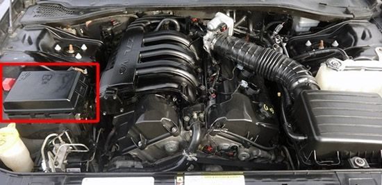 the location of the fuses in the engine compartment: chrysler 300 / 300c (2008, 2009, 2010)
