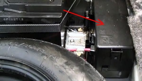 the location of the fuses in the trunk: chrysler 300 / 300c (2005, 2006, 2007, 2008, 2009, 2010)