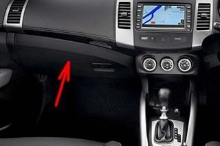 the location of the fuses in the engine compartment: citroen c-crosser (2008, 2009, 2010, 2011, 2012)
