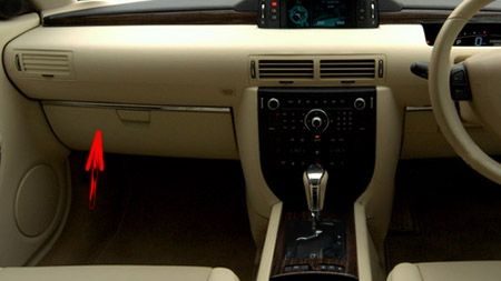 the location of the fuses in the passenger compartment (rhd): citroën c6