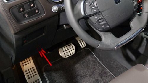 the location of the fuses in the passenger compartment (lhd): citroen ds4 (2011-2018)
