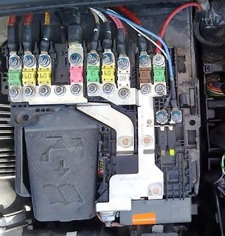 fuses on the battery: citroen c4 (2011, 2012, 2013, 2014, 2015, 2016, 2017)