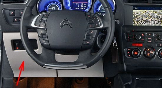 the location of the fuses in the passenger compartment (lhd): citroen c4 (2011-2017)