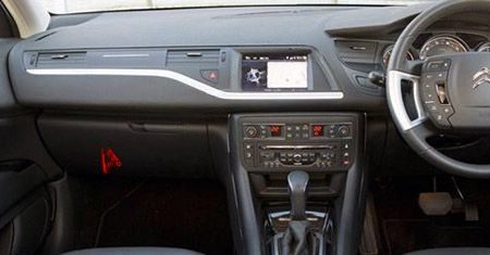 the location of the fuses in the passenger compartment (rhd): citroen c5