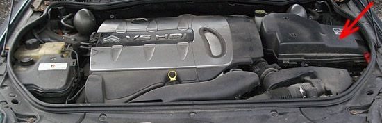 the location of the fuses in the engine compartment: citroën c6 (2007, 2008, 2009, 2010, 2011, 2012)