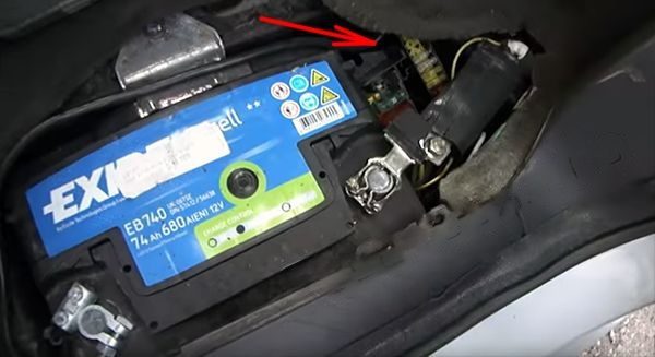 fuses on the battery (location): citroen c8 (2002-2008)