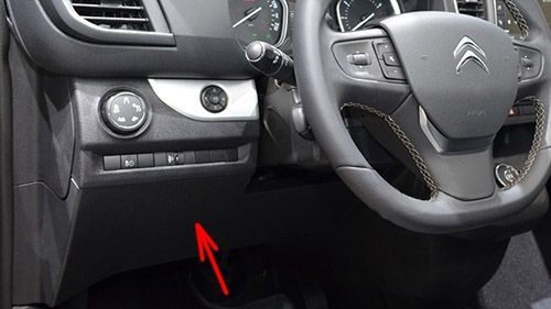 the location of the fuses in the passenger compartment (lhd): citroen spacetourer / dispatch / jumpy (2016, 2017, 2018-...)